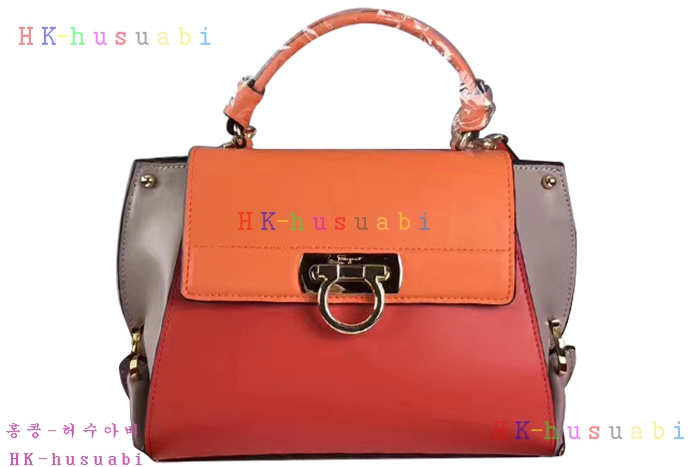 NEW 17F/W 페라가모 신상 여성 소피아숄더백 21G569-2