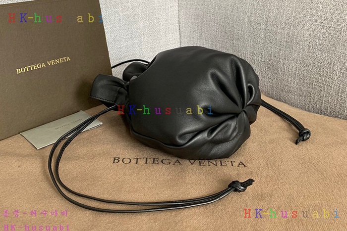 ★미러급★ 보테가베네타 드로우스트링 파우치 BV 583774