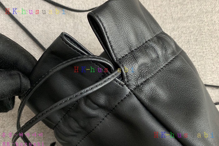 ★미러급★ 보테가베네타 드로우스트링 파우치 BV 583774