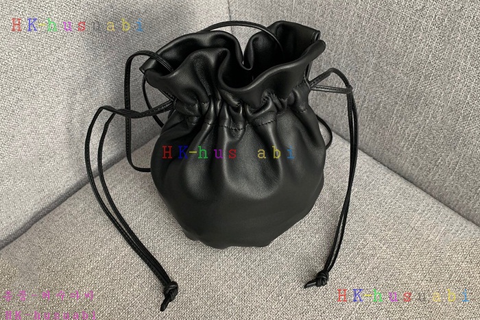 ★미러급★ 보테가베네타 드로우스트링 파우치 BV 583774