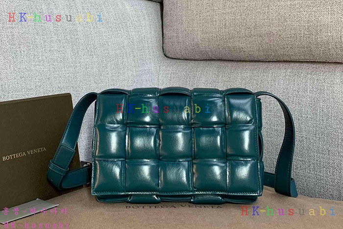 ★미러급★ 보테가베네타 패딩 카세트 백 BV591970