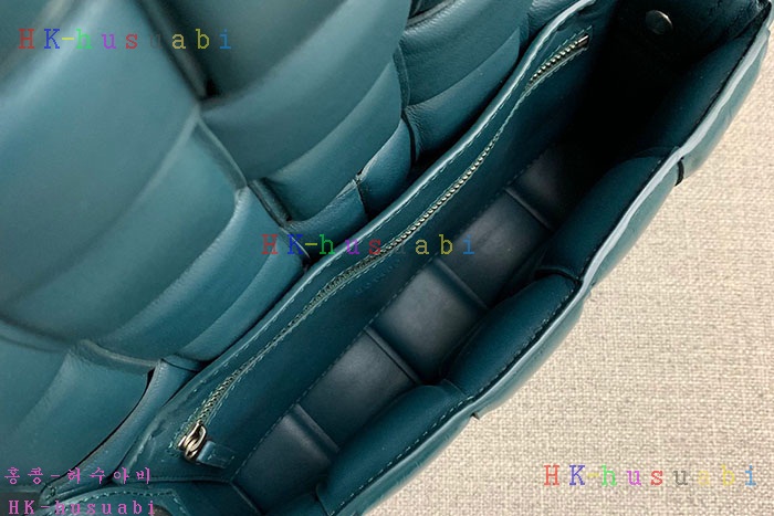 ★미러급★ 보테가베네타 패딩 카세트 백 BV591970