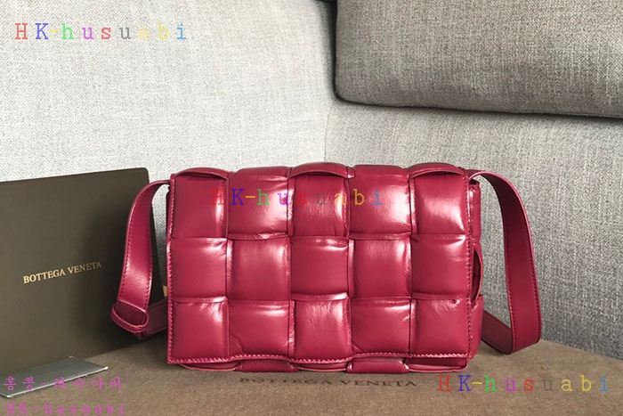 ★미러급★ 보테가베네타 패딩 카세트 백 BV591970-2