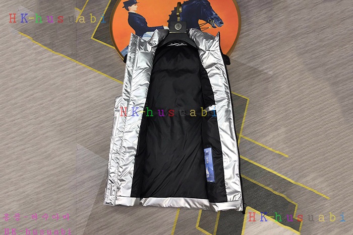 NEW 몽클레어 패딩조끼 신상 M 4241116