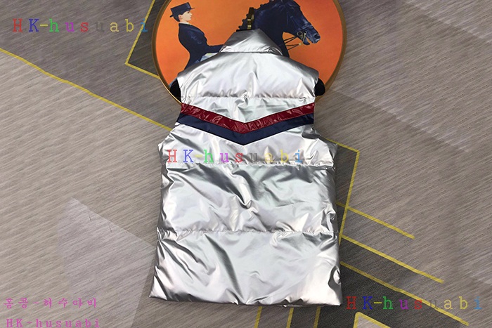 NEW 몽클레어 패딩조끼 신상 M 4241116