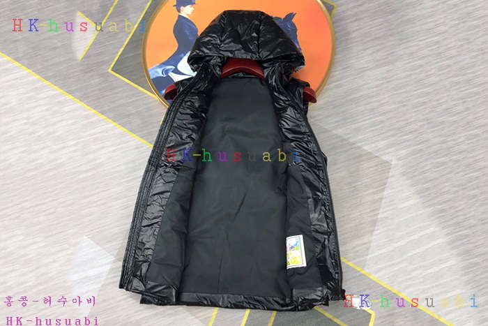 NEW 몽클레어 패딩조끼 신상 M 4241114