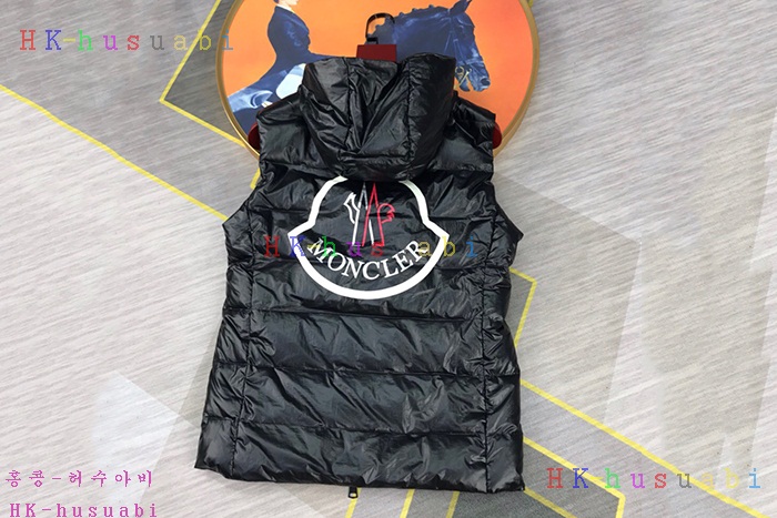 NEW 몽클레어 패딩조끼 신상 M 4241114