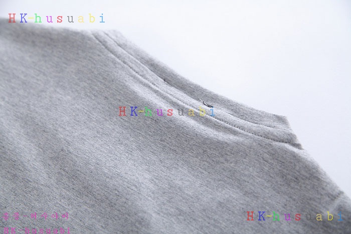 NEW 펜디 반팔티 신상 FD 721113