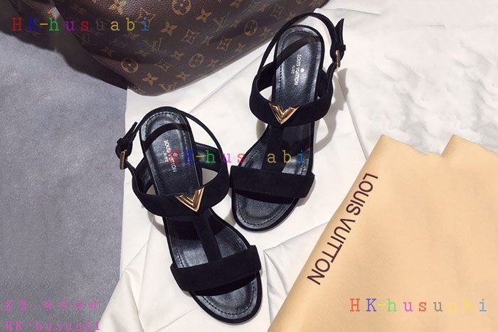 NEW 루이비통 신발 신상 LV 242805