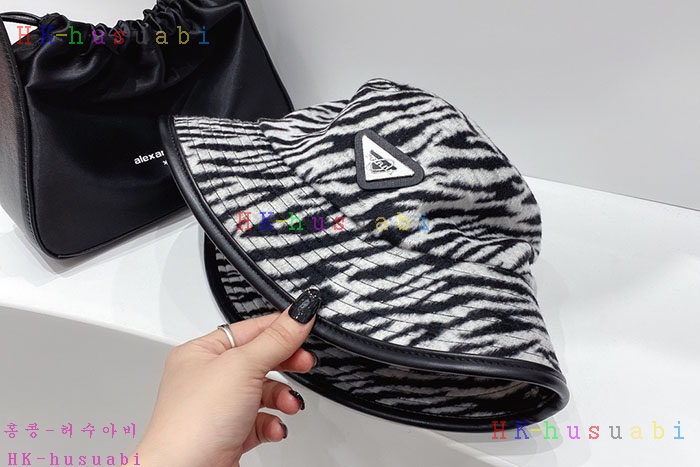 NEW 프라다 모자 신상 P 242205