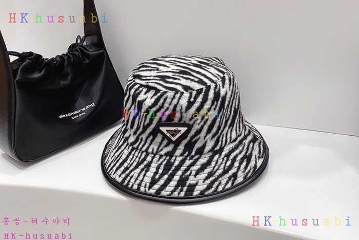 NEW 프라다 모자 신상 P 242205