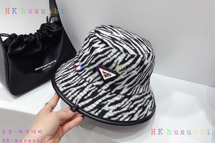 NEW 프라다 모자 신상 P 242205
