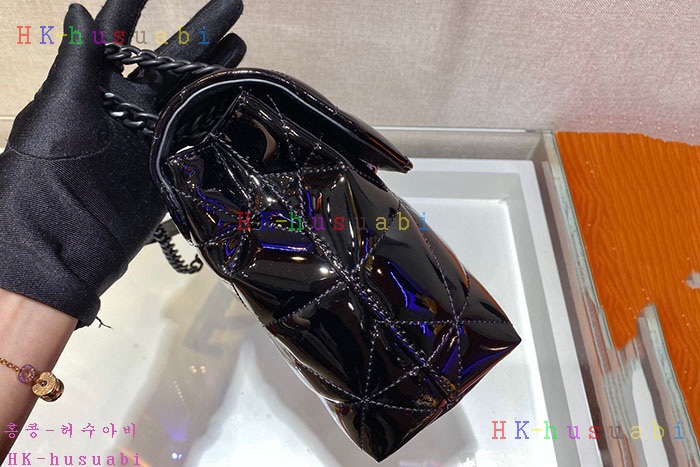 ★미러급★ 프라다 모노코롬 퀄팅 체인백  P 1BD233-7