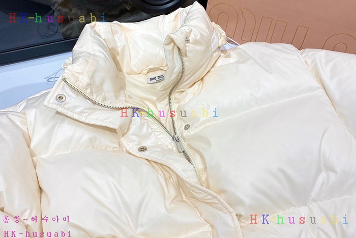 NEW 미우미우 패딩 신상 MU 8252550