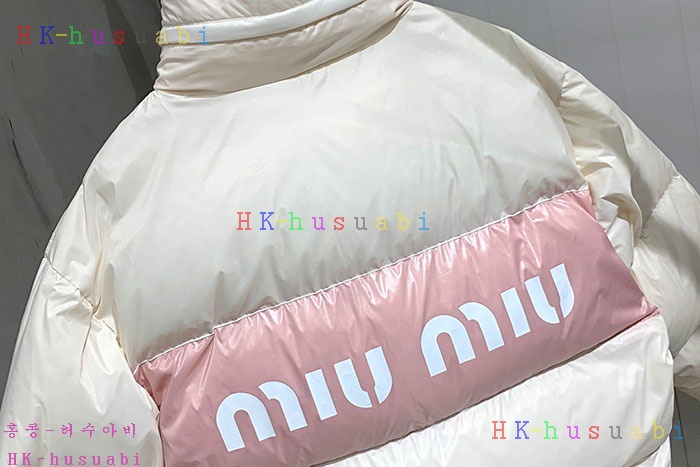 NEW 미우미우 패딩 신상 MU 8252550