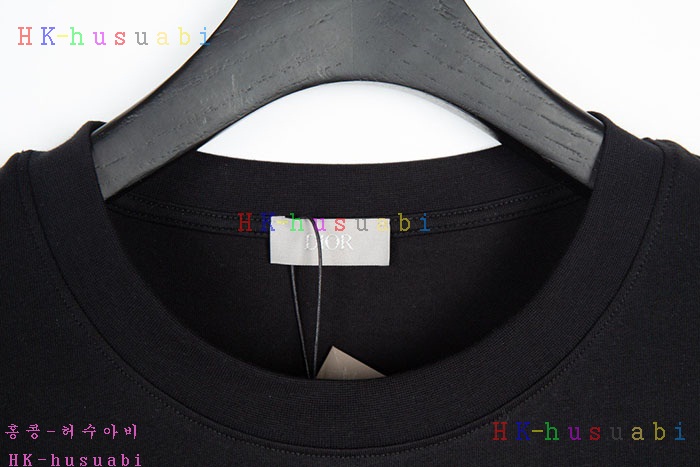 NEW 디올 반팔티 신상 DR 724563
