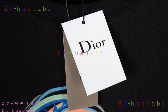 NEW 디올 반팔티 신상 DR 724563