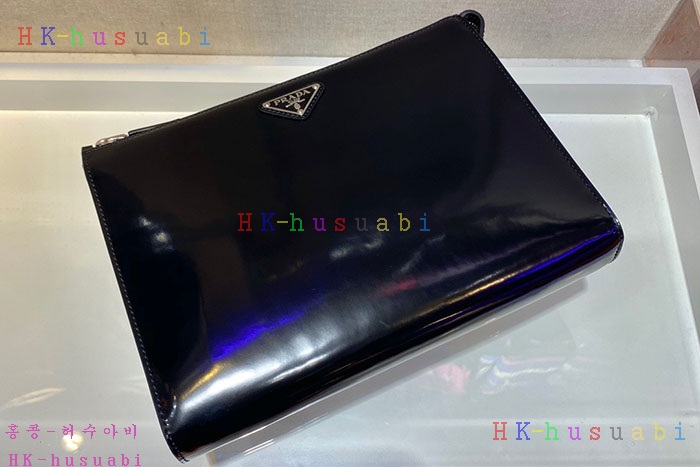 ★미러급★프라다 레더 브러쉬드 가죽 파우치  2VF030