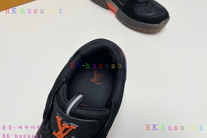 NEW 루이비통 남성 스니커즈  LV 124351