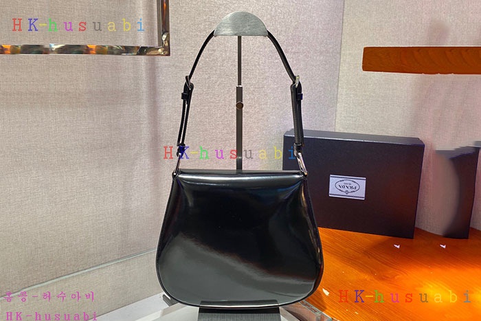 ★미러급★프라다 클레오 브러시드 가죽 숄더 백 1BD303-3(2컬러)