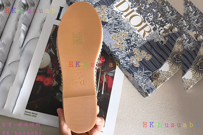 NEW 디올 신발 신상 DR 857223