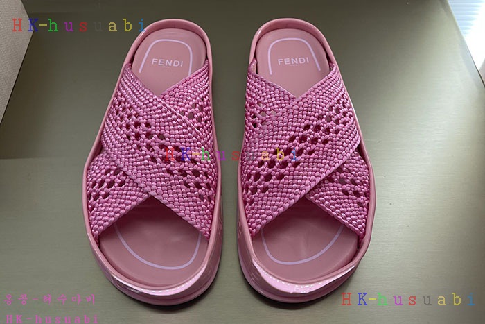 NEW 펜디 슬리퍼 신상 FD 572775