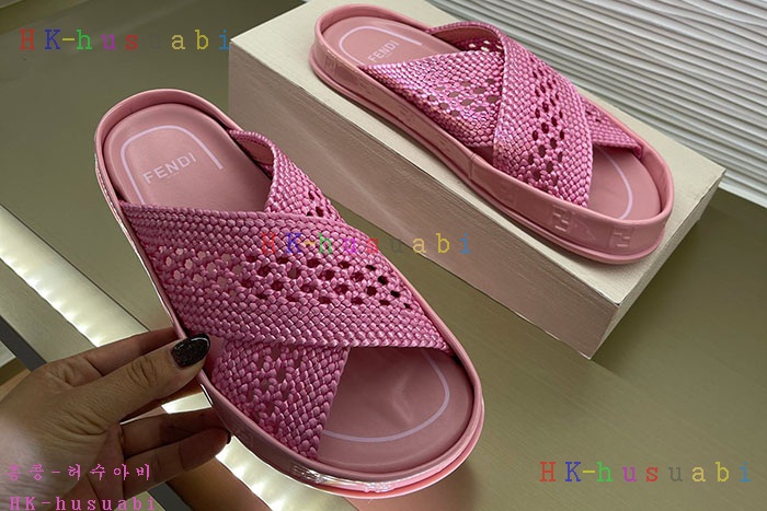 NEW 펜디 슬리퍼 신상 FD 572775