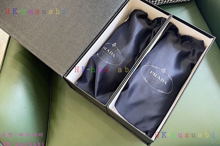 NEW 프라다 슬리퍼 신상 P 3325008