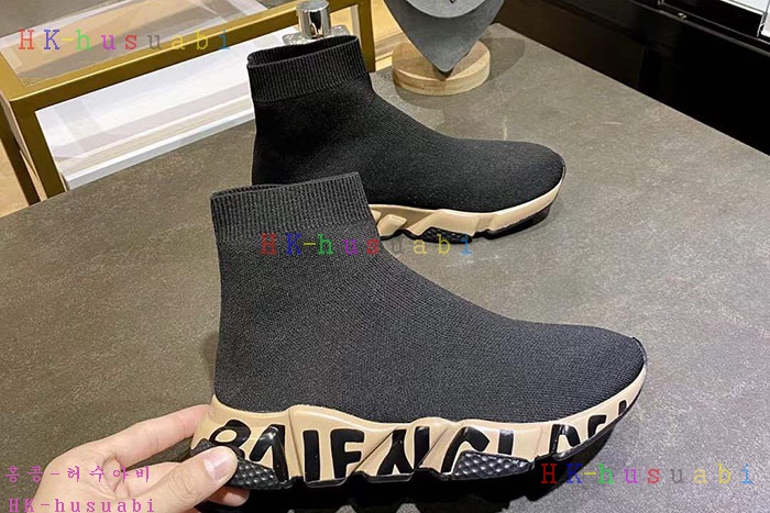 NEW 발렌시아가 스니커즈 신상 B 922540