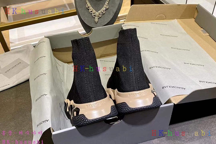 NEW 발렌시아가 스니커즈 신상 B 922540