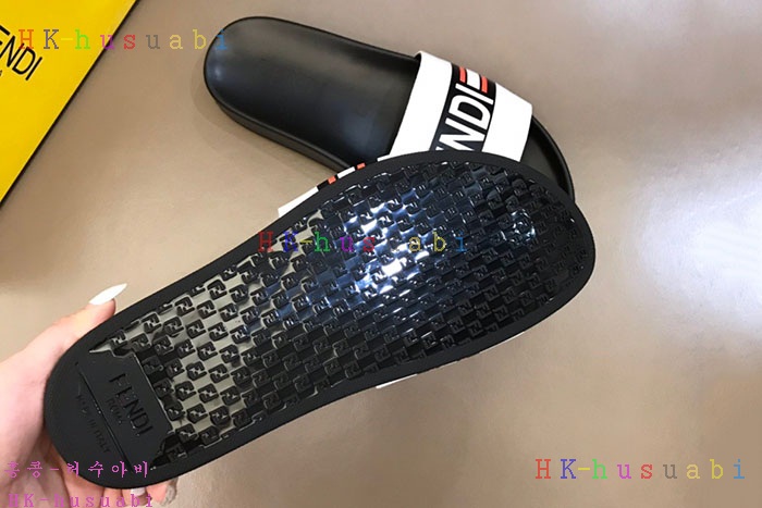 NEW 펜디 슬리퍼 신상 FD 9673351