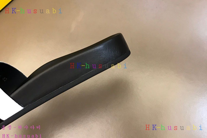 NEW 펜디 슬리퍼 신상 FD 9673351