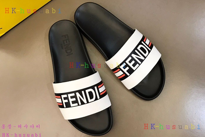 NEW 펜디 슬리퍼 신상 FD 9673351
