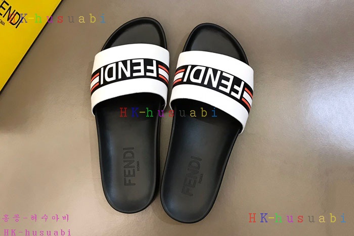 NEW 펜디 슬리퍼 신상 FD 9673351