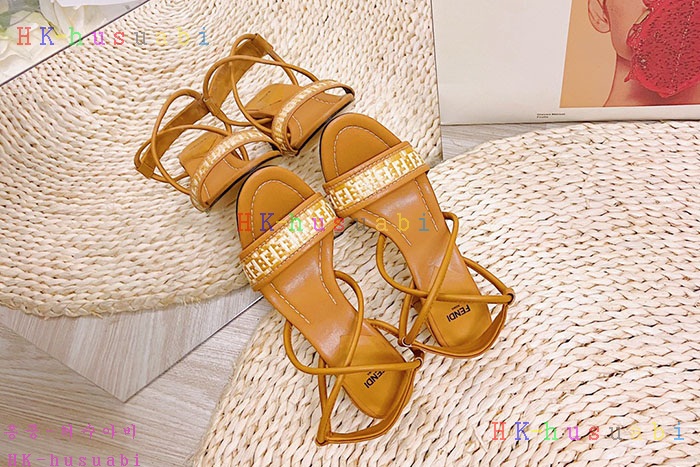 NEW 펜디 샌들 신상 FD 9673353