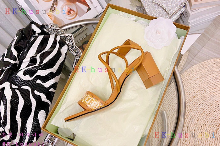 NEW 펜디 샌들 신상 FD 9673353