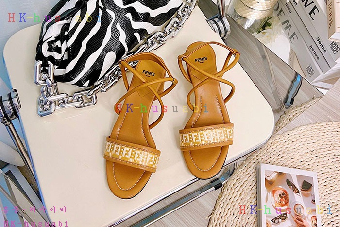 NEW 펜디 샌들 신상 FD 9673353
