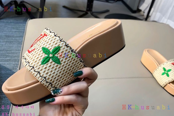 NEW 루이비통 샌들 신상 LV 857773