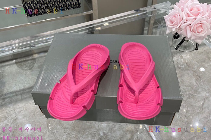 NEW 발렌시아가 슬리퍼 신상 B 889652