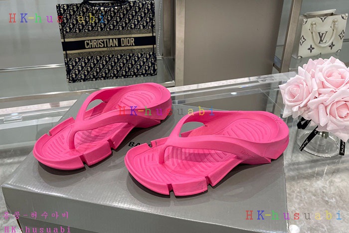 NEW 발렌시아가 슬리퍼 신상 B 889652