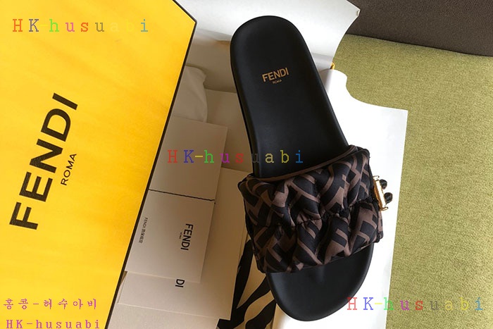 NEW 펜디 샌들 신상 FD 572258