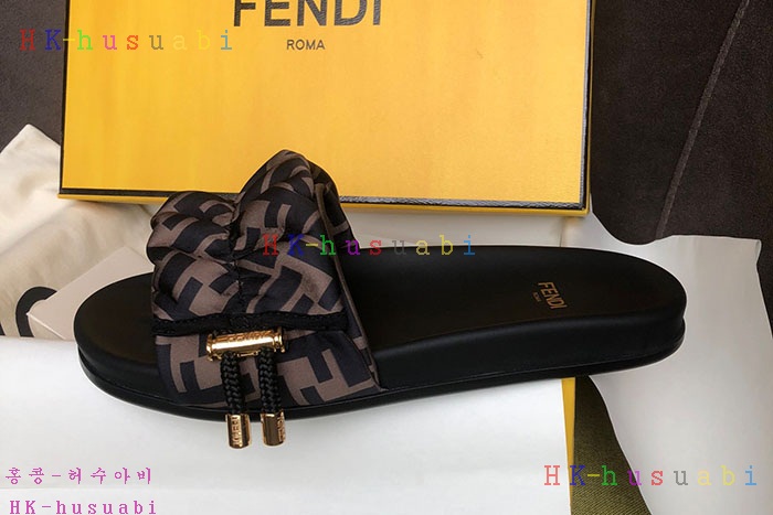 NEW 펜디 샌들 신상 FD 572258