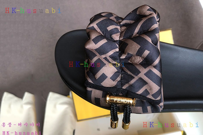 NEW 펜디 샌들 신상 FD 572258