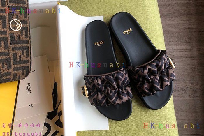 NEW 펜디 샌들 신상 FD 572258