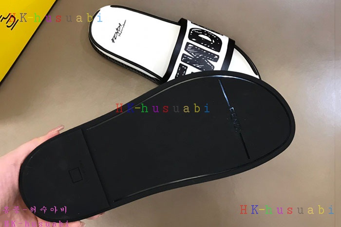 NEW 펜디 샌들 신상 FD 8576632