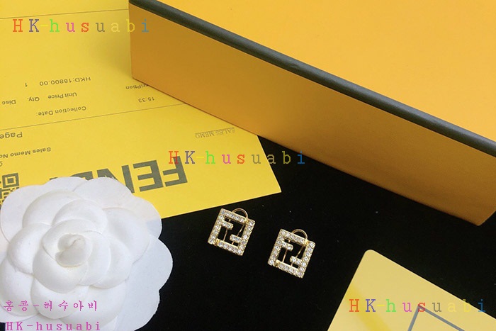 NEW 펜디 귀걸이 신상 FD 258823