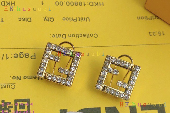 NEW 펜디 귀걸이 신상 FD 258823