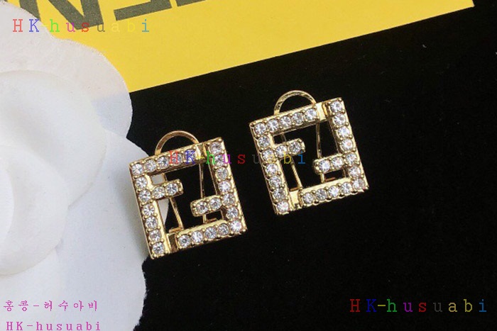 NEW 펜디 귀걸이 신상 FD 258823