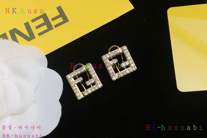NEW 펜디 귀걸이 신상 FD 258823