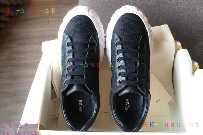NEW 펜디 스니커즈 신상 FD 2428850